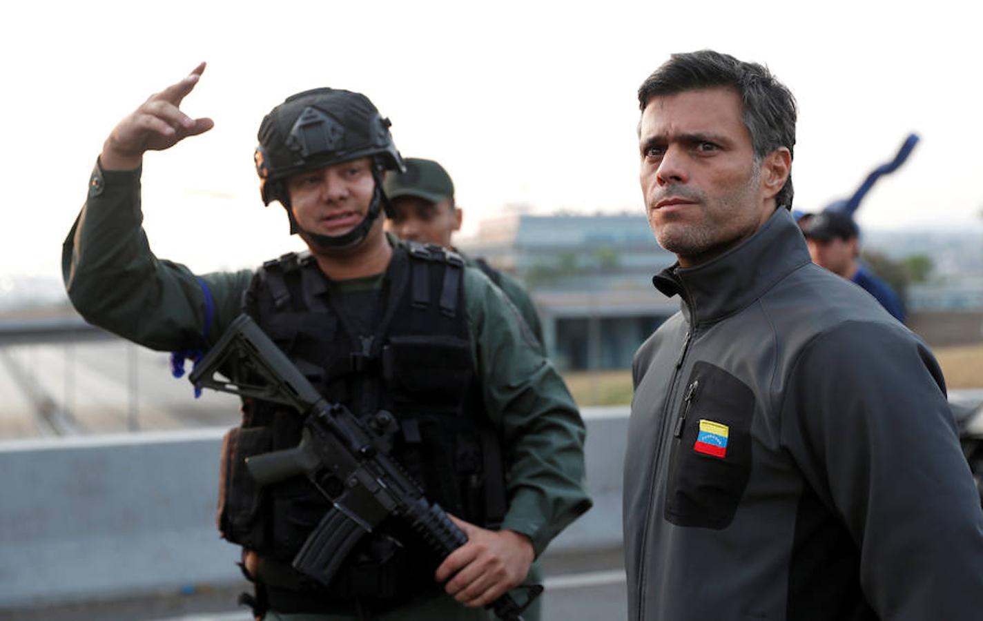 Leopoldo López fue trasladado por los militares a la base. 