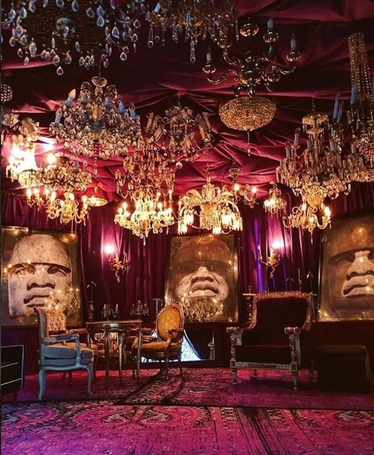 Salones. En las zonas comunes están repletas de lujo y mobiliario de diseño, están configuradas para causar impacto