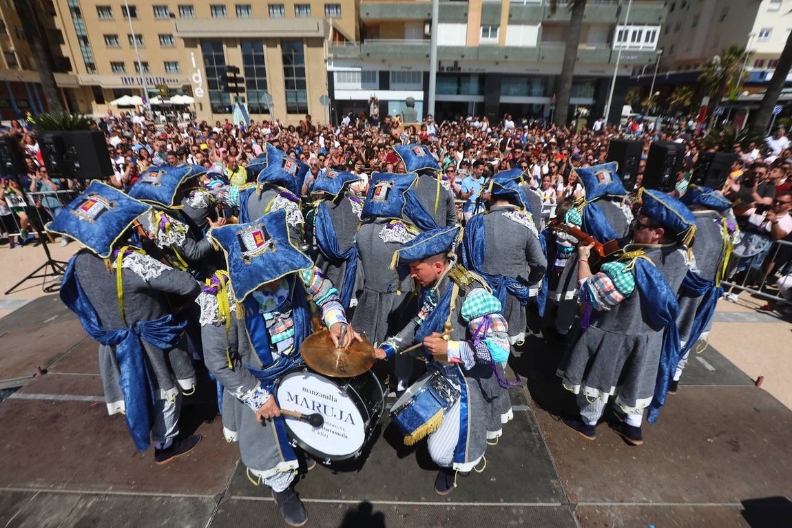 Batalla de coplas o carnaval en bañador