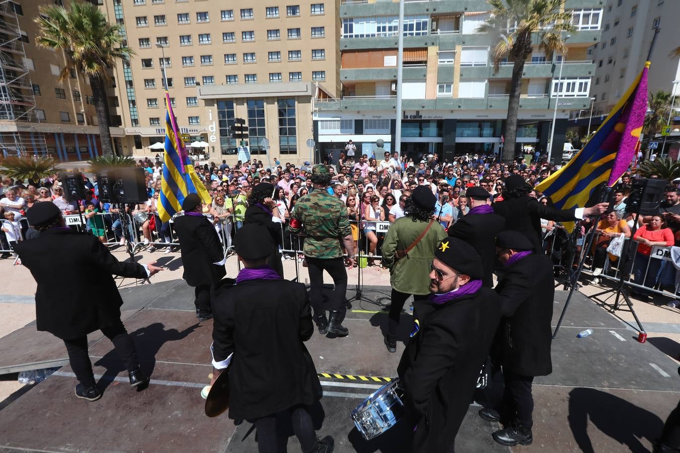 Batalla de coplas o carnaval en bañador