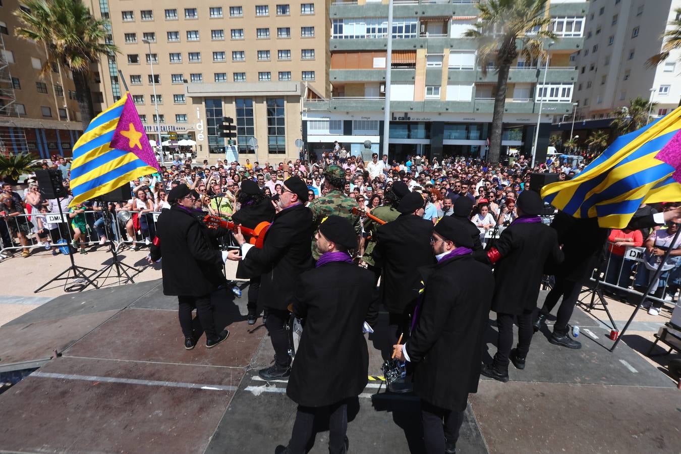 Batalla de coplas o carnaval en bañador