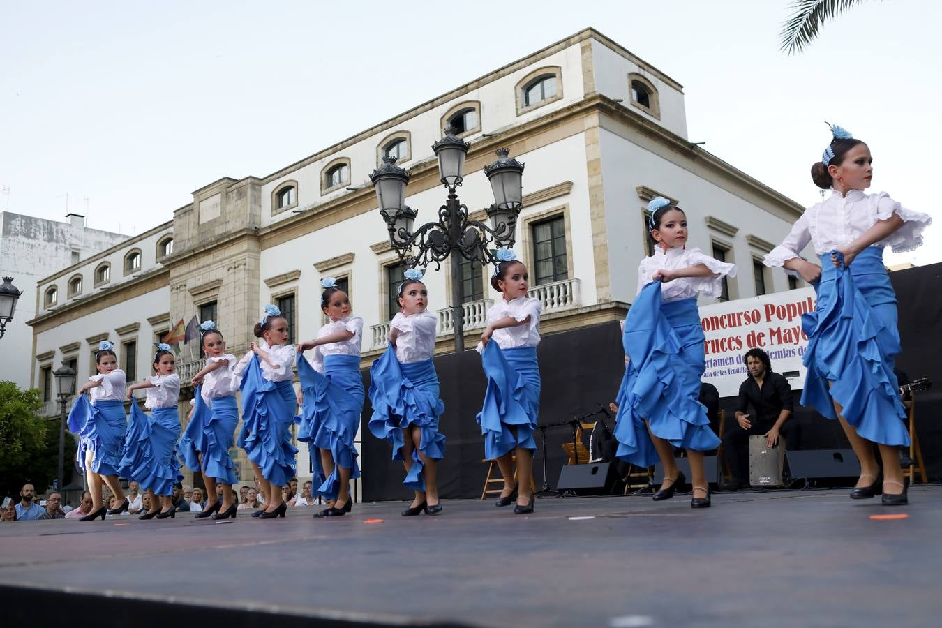 La actuación de las academias de baile de Córdoba en las Tendillas, en imágenes