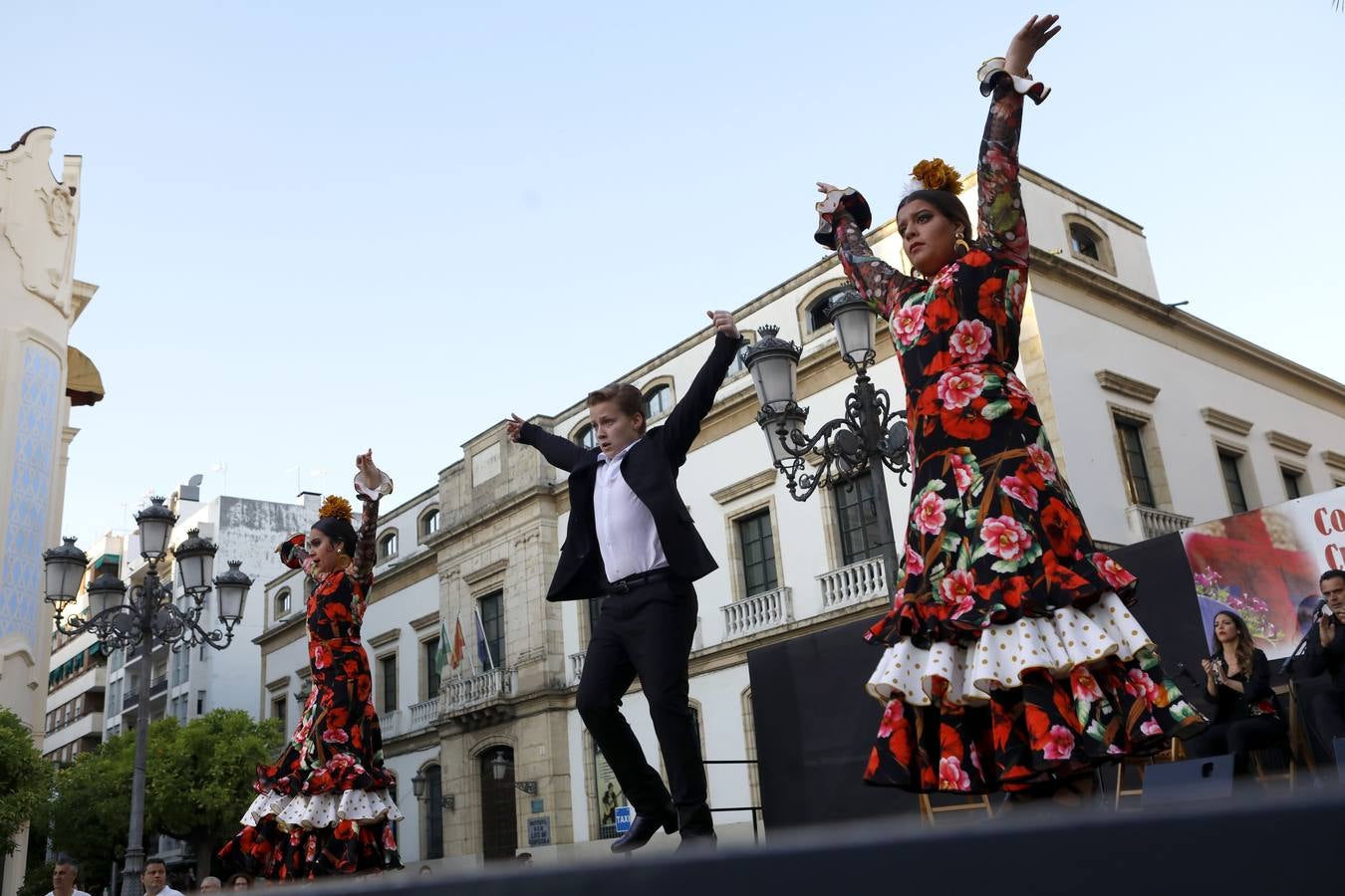 La actuación de las academias de baile de Córdoba en las Tendillas, en imágenes