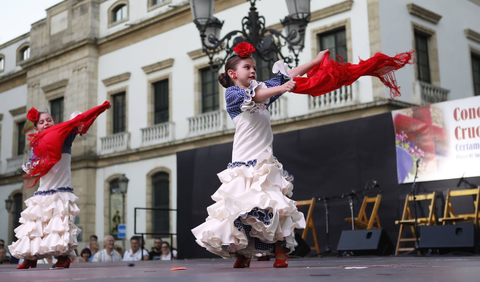 La actuación de las academias de baile de Córdoba en las Tendillas, en imágenes