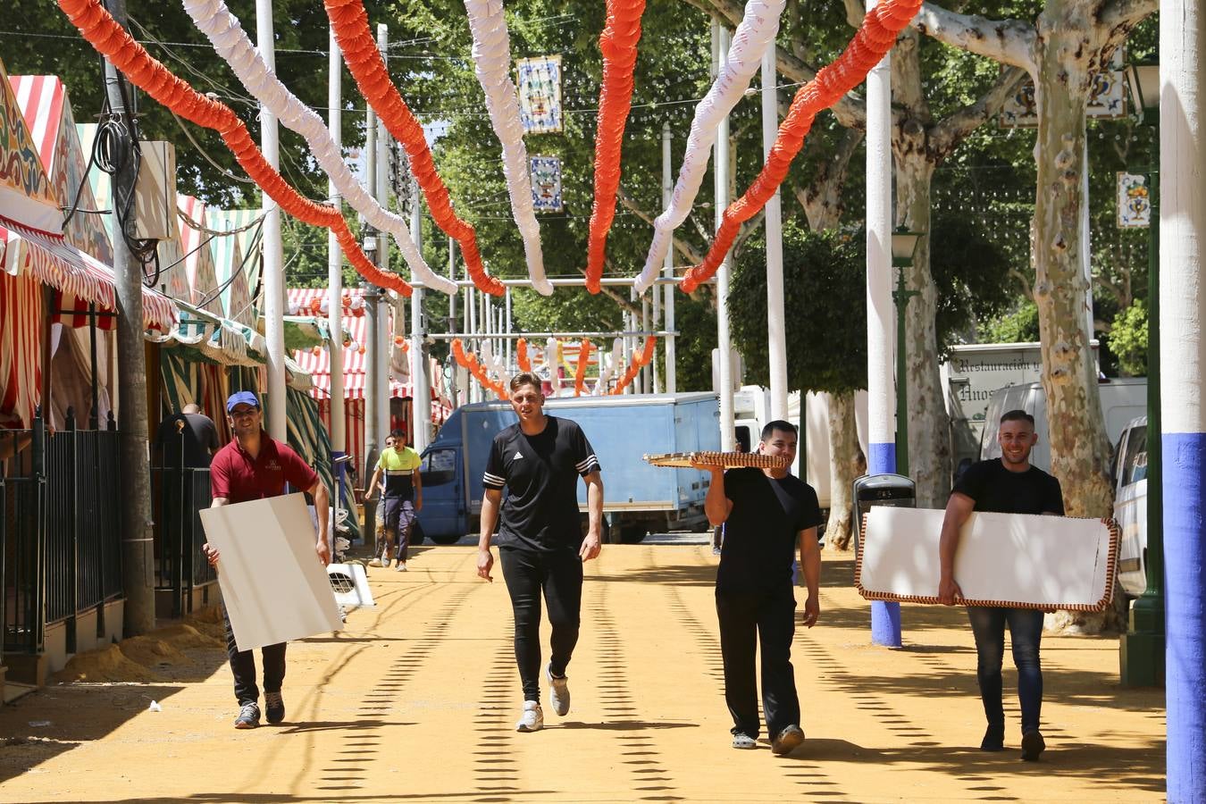 Últimos preparativos antes del comienzo de la Feria