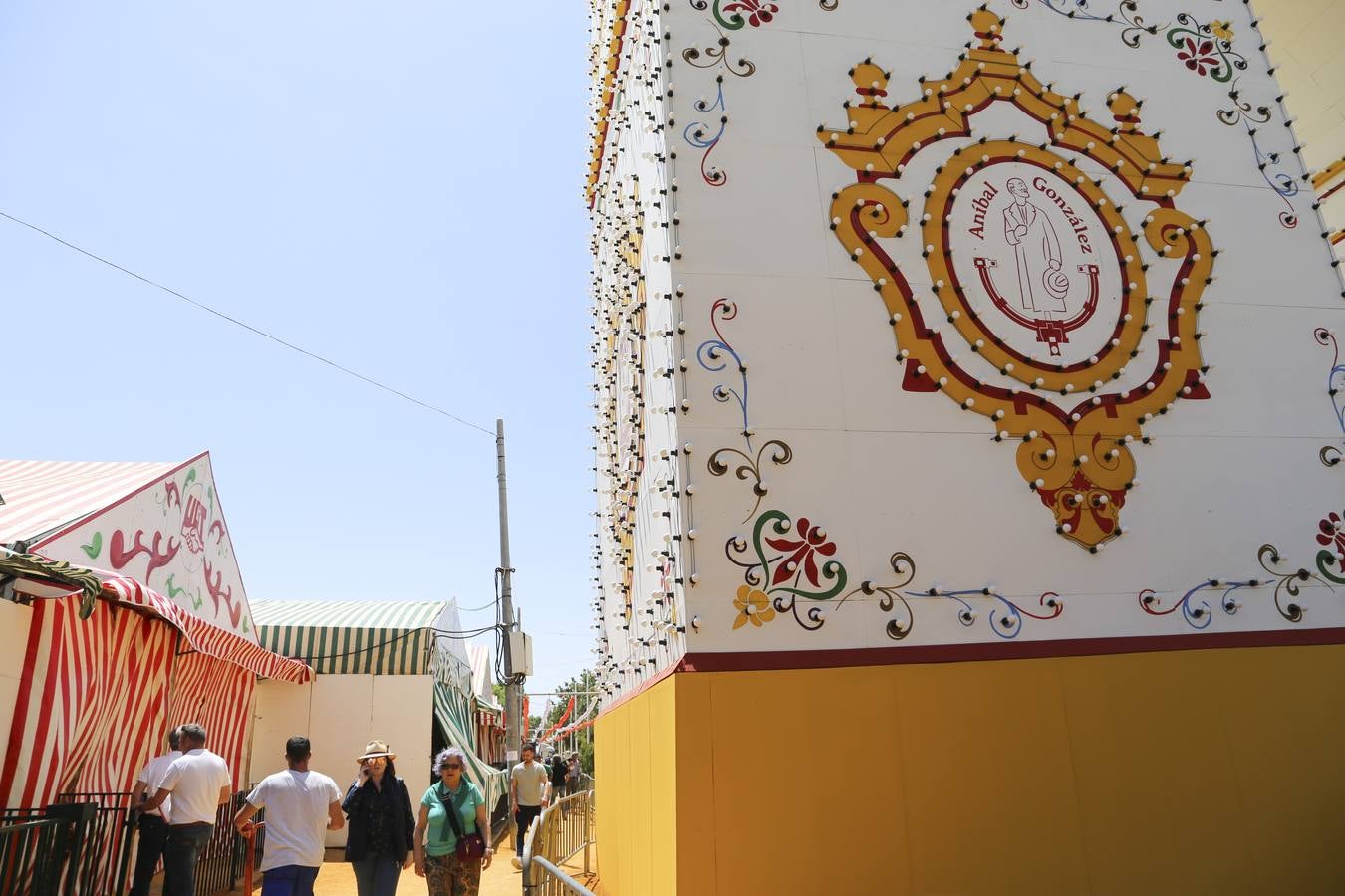 Últimos preparativos antes del comienzo de la Feria