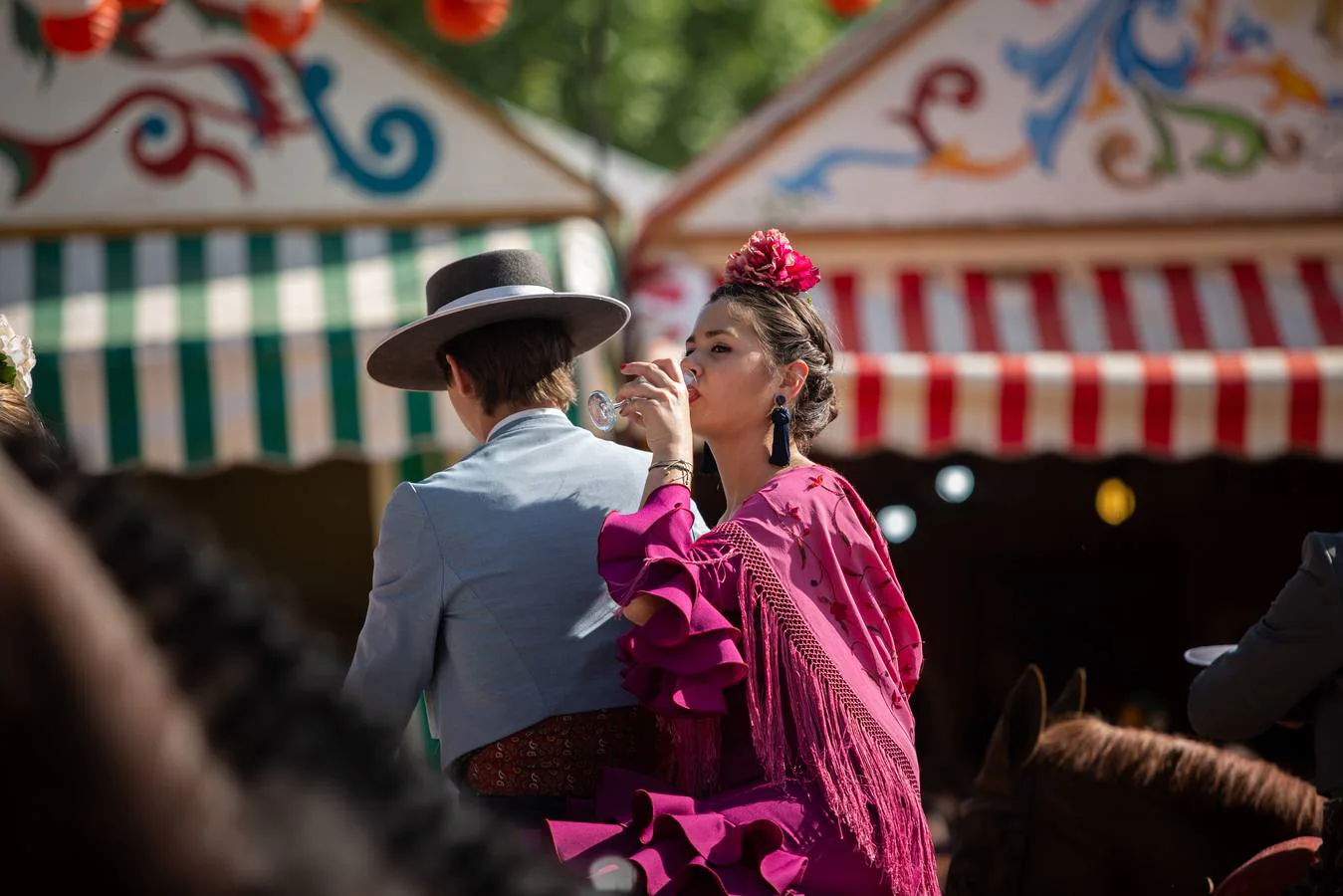 Feria de Sevilla: Vibrante y colorido domingo en el real