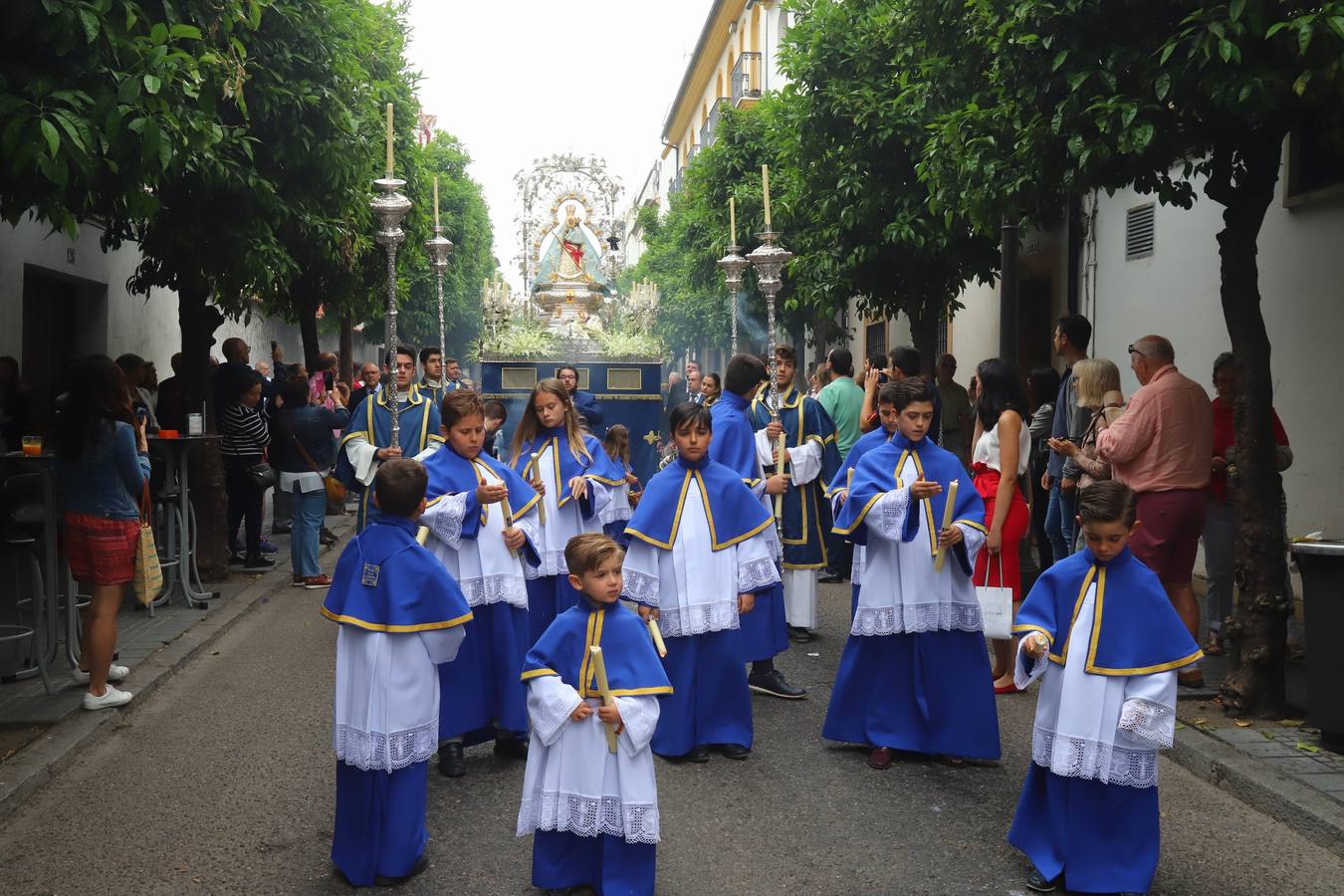 La Virgen de la Cabeza recorre las calles de Córdoba, en imágenes