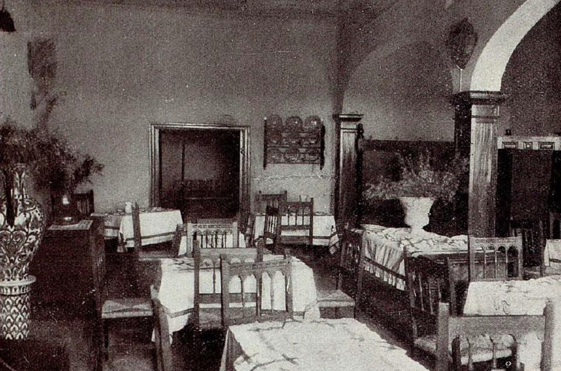 Comedor de la Hospedería Toledana o Casa del Maestro. ARCHIVO HISTORICO PROVINCIAL DE TOLEDO. Foto Rodríguez. 