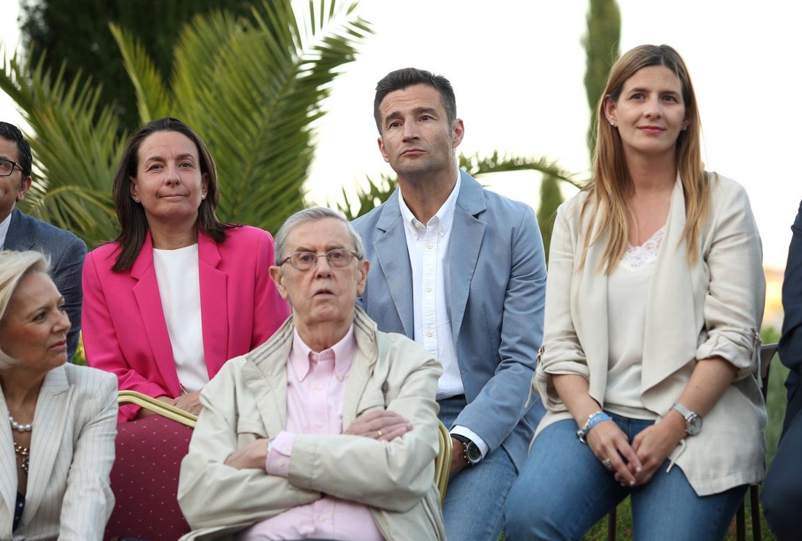 Claudia Alonso presenta a su equipo para ganar en Toledo