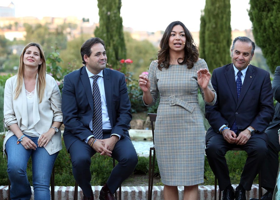 Claudia Alonso presenta a su equipo para ganar en Toledo
