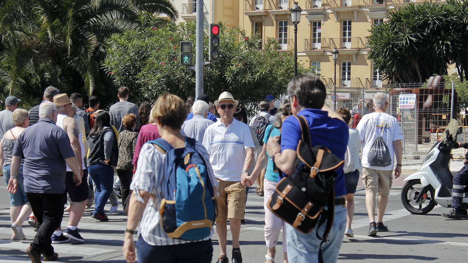 FOTOS: Miles de cruceristas llegan el puerto de Cádiz