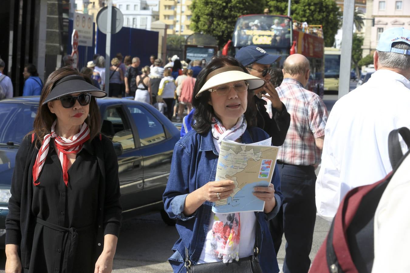 FOTOS: Miles de cruceristas llegan el puerto de Cádiz