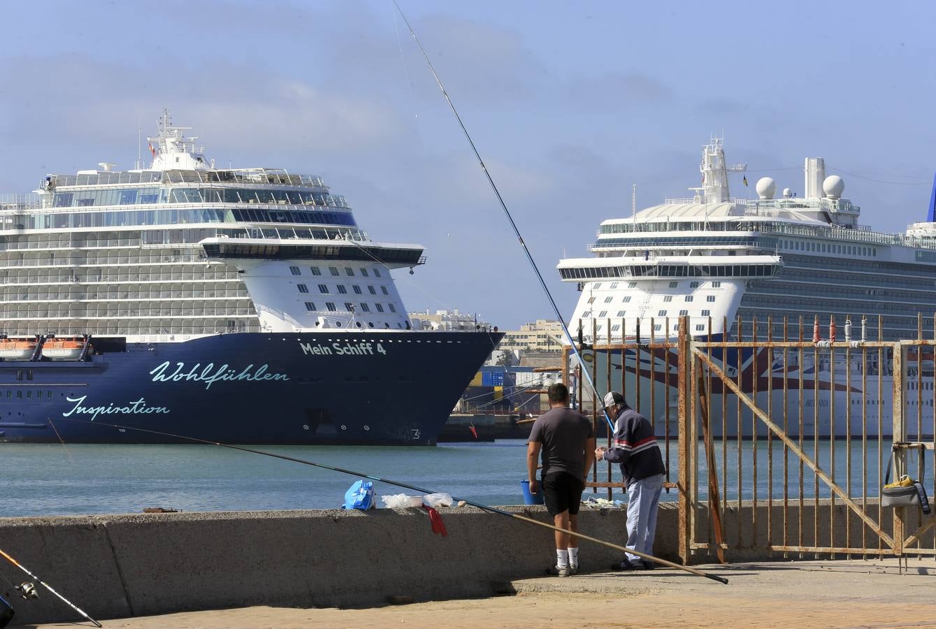 FOTOS: Miles de cruceristas llegan el puerto de Cádiz