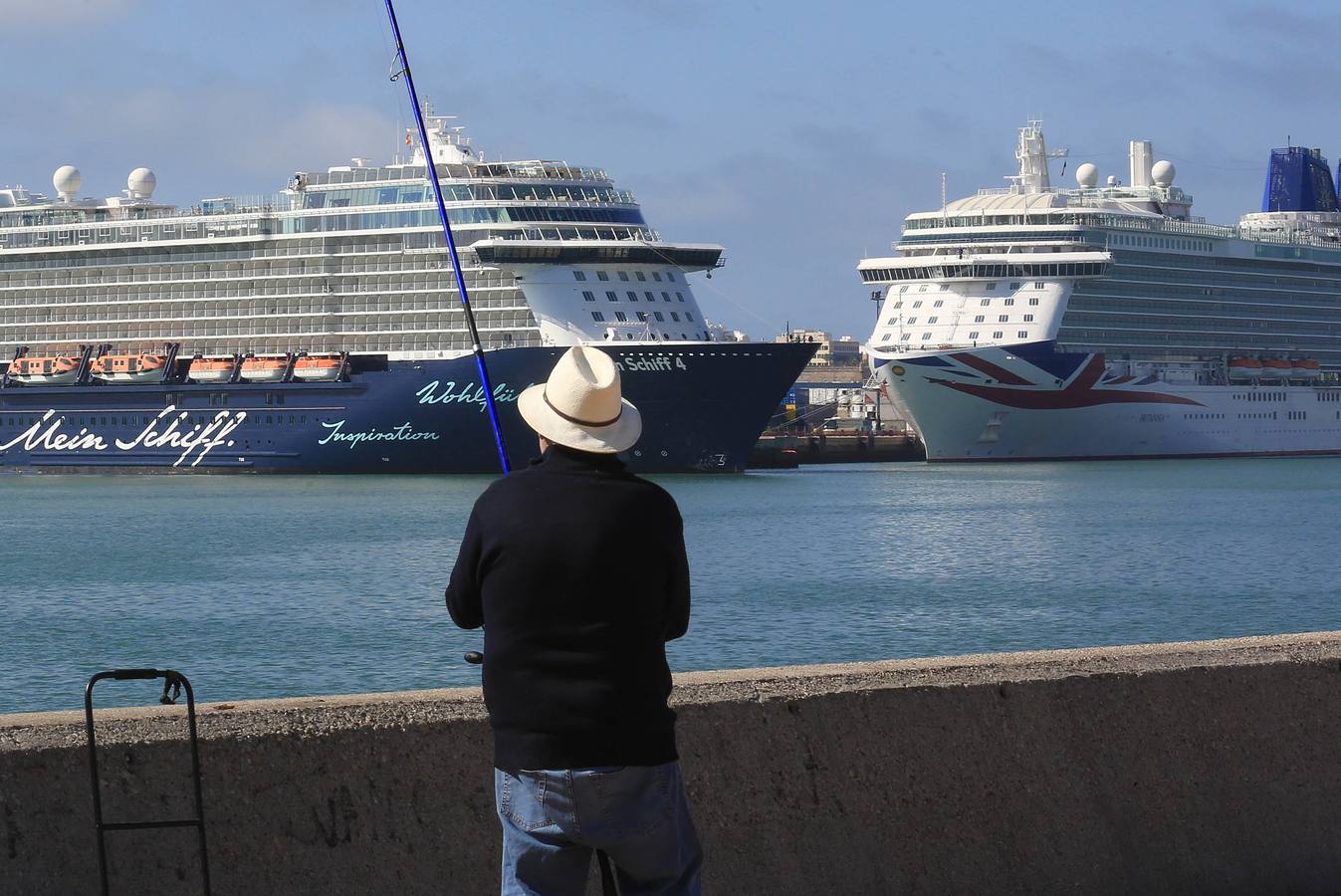 FOTOS: Miles de cruceristas llegan el puerto de Cádiz