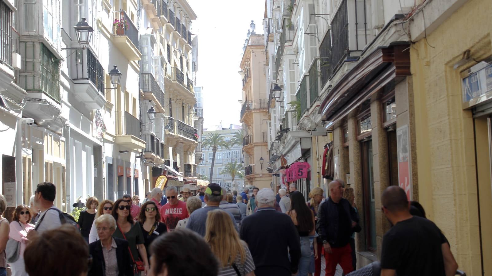 FOTOS: Miles de cruceristas llegan el puerto de Cádiz