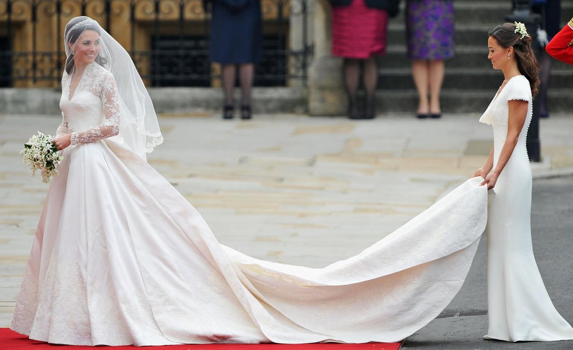 Kate Middleton. La duquesa de Cambridge encargó el diseño del vestido más especial de su vida a Sarah Burton. Le costó 450.000 euros