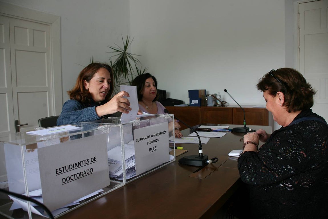 FOTOS: Votaciones para elegir al Rector de la Universidad de Cádiz