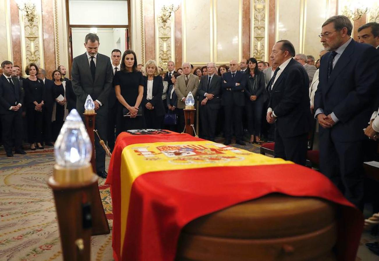 La capilla ardiente de Rubalcaba, en imágenes