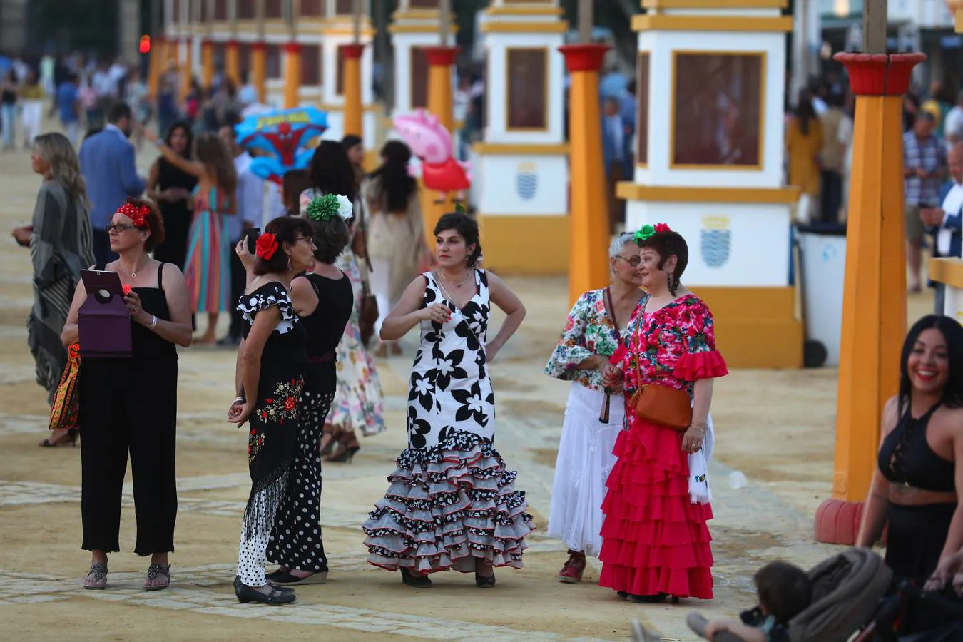 FOTOS: Alumbrado y primer día en la Feria de Jerez 2019