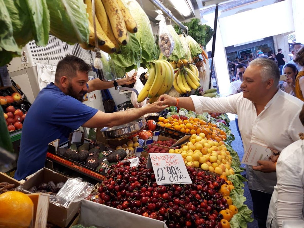 FOTOS: Domingo Villero, recorre el Mercado Central de Cádiz