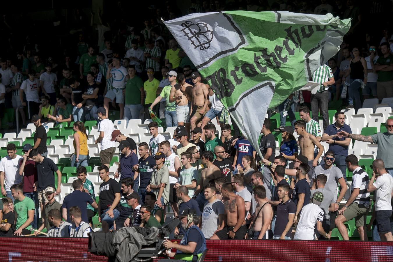 En imágenes, la victoria (2-1) del Betis ante el Huesca