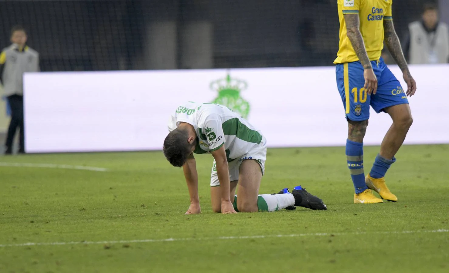 Las lágrimas por el descenso del Córdoba CF, en imágenes