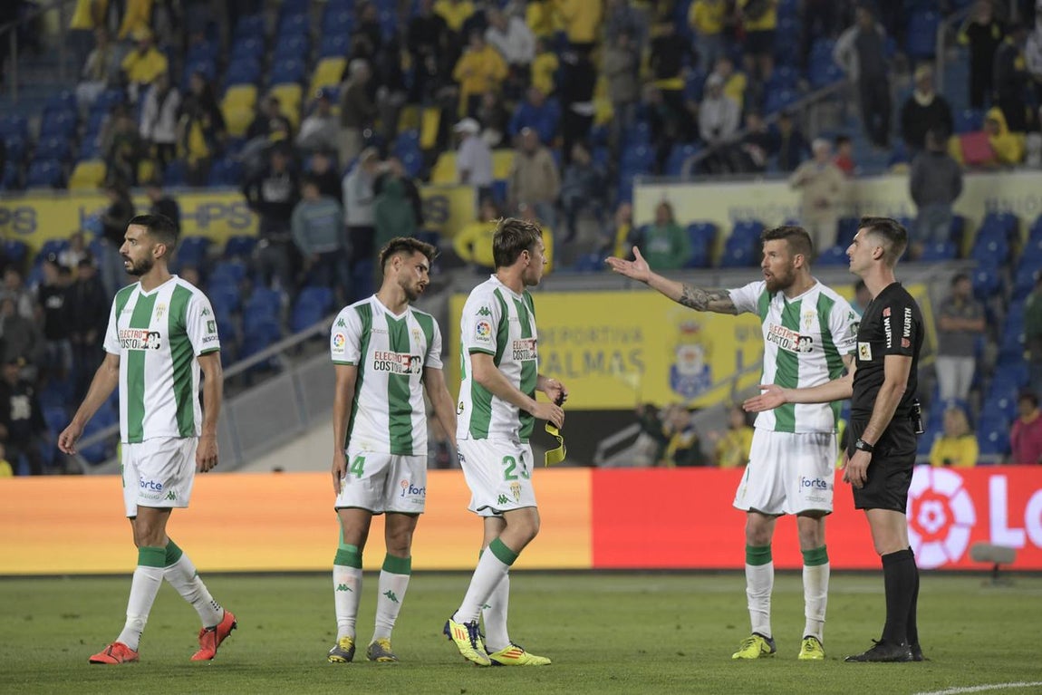Las lágrimas por el descenso del Córdoba CF, en imágenes