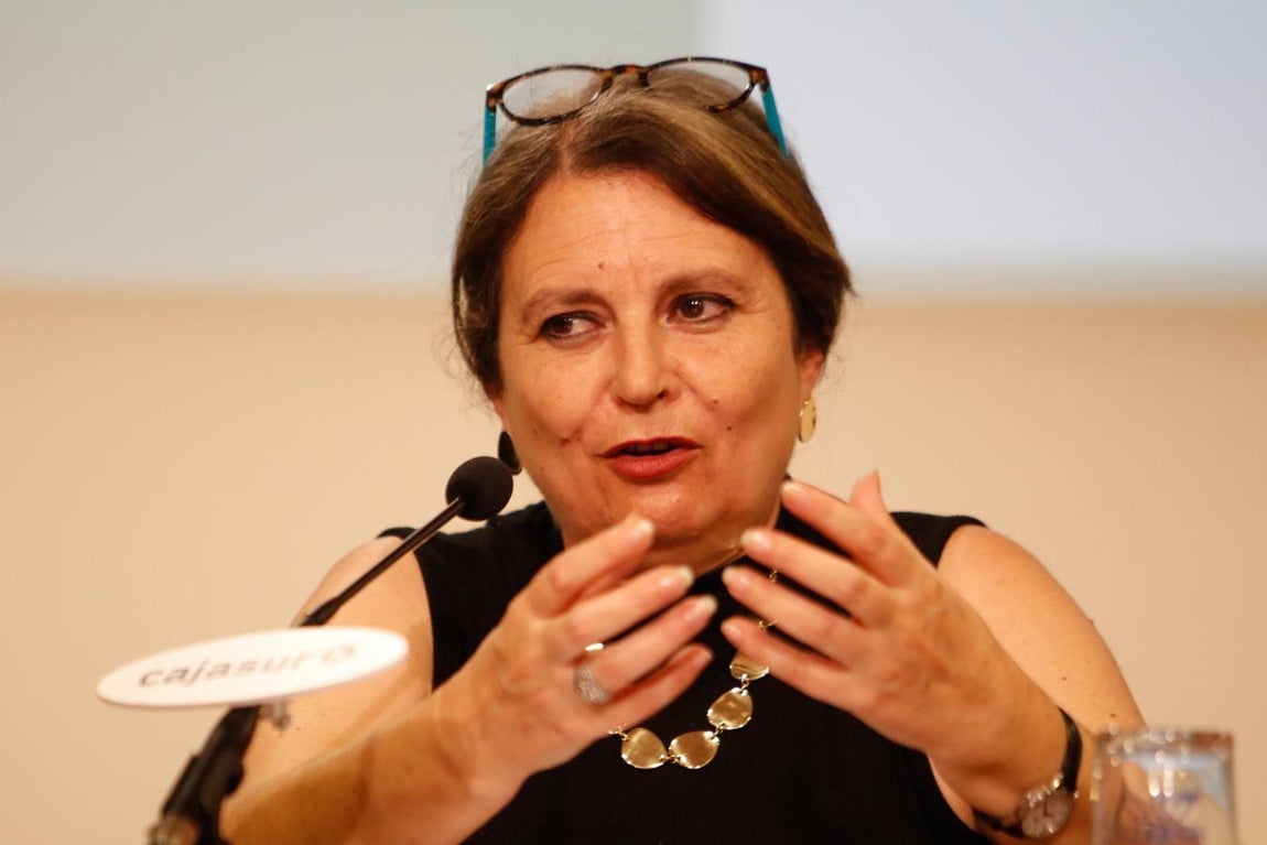 El Foro Cultural de ABC Córdoba con Elvira Roca, en imágenes