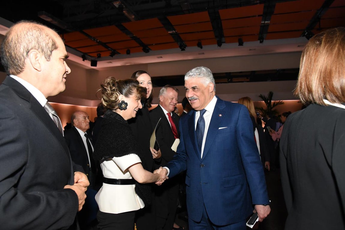 Foros ABC América. Miguel Vargas, ministro de Relaciones Exteriores, saluda a los asistentes de este miércoles a las actividades de los Foros ABC América celebrados en República Dominicana.