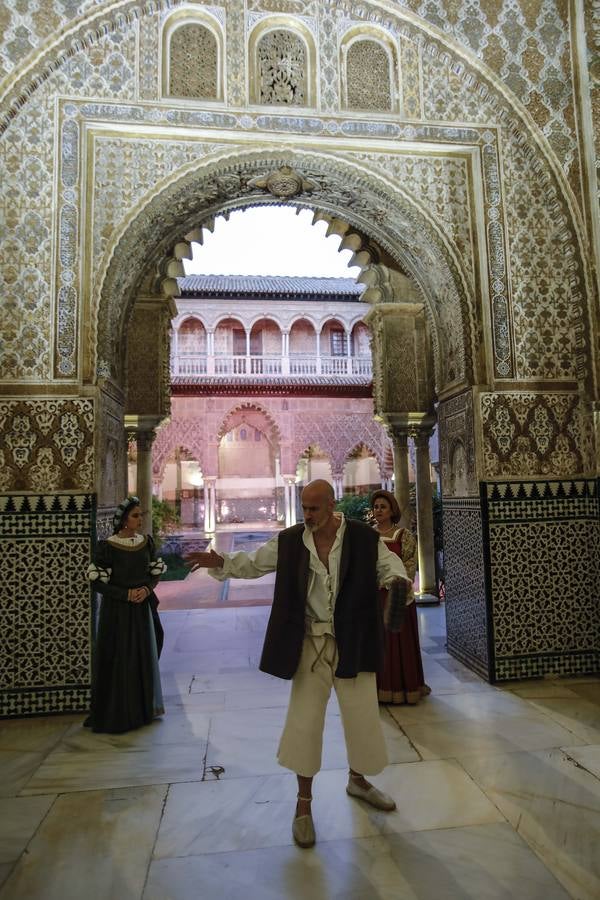 El Alcázar de Sevilla recuerda a Magallanes en sus visitas nocturnas