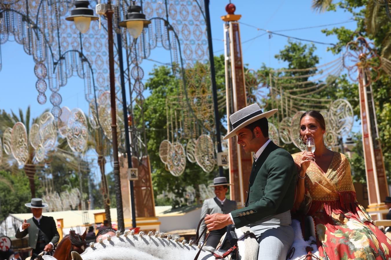 FOTOS: Las mujeres brillan en la Feria de Jerez en todo su esplendor