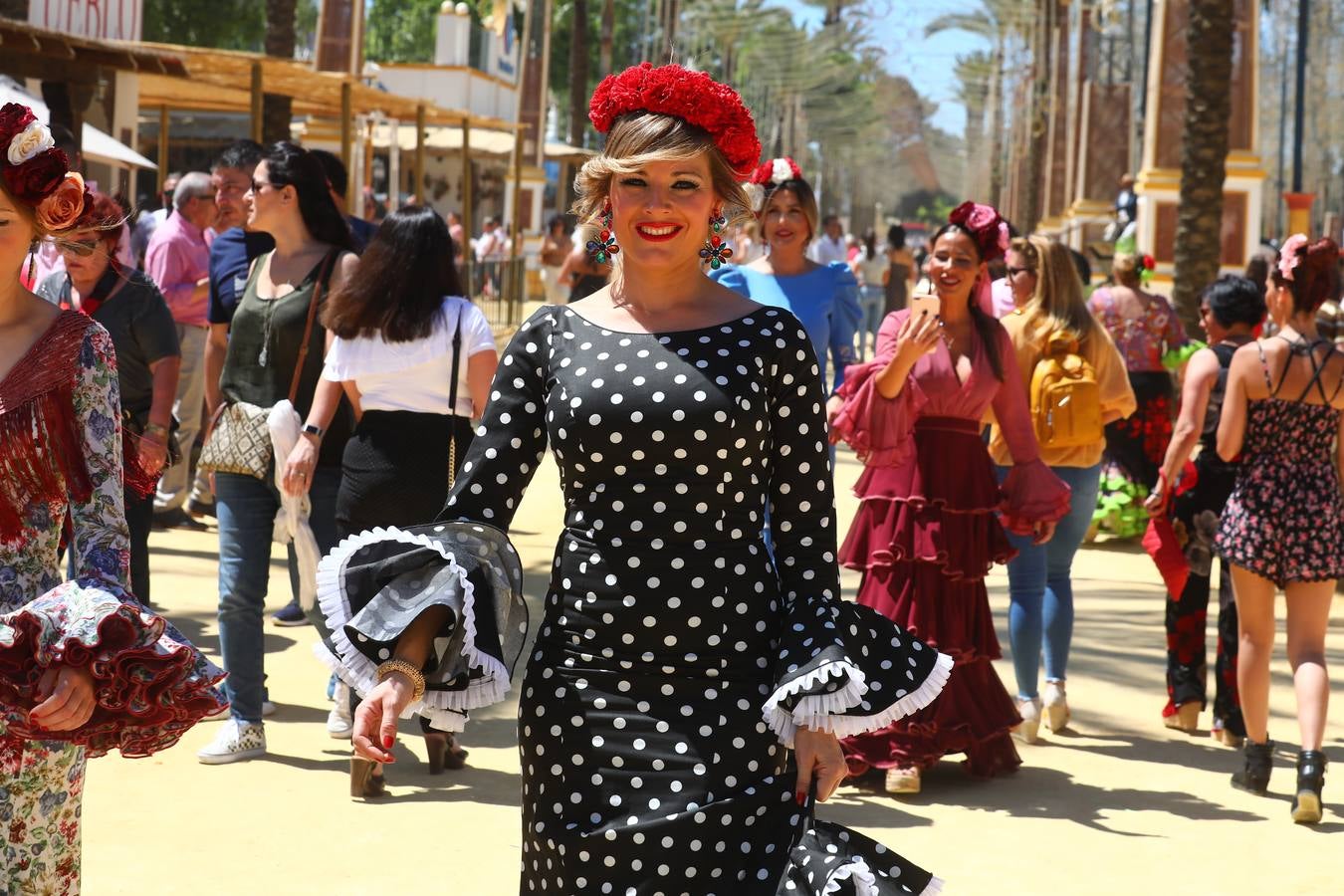 FOTOS: Las mujeres brillan en la Feria de Jerez en todo su esplendor