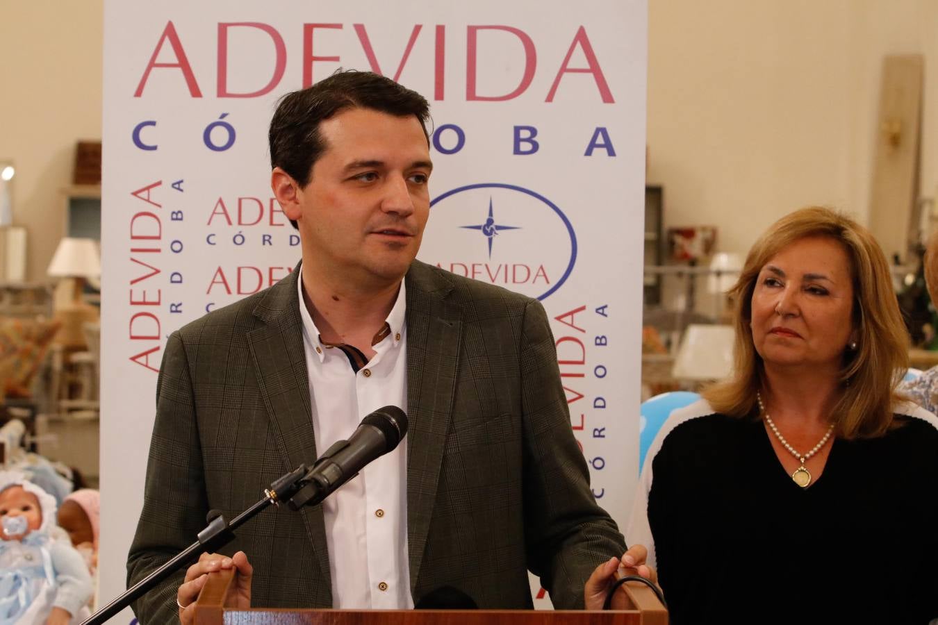 La inauguración del baratillo de Adevida, en imágenes