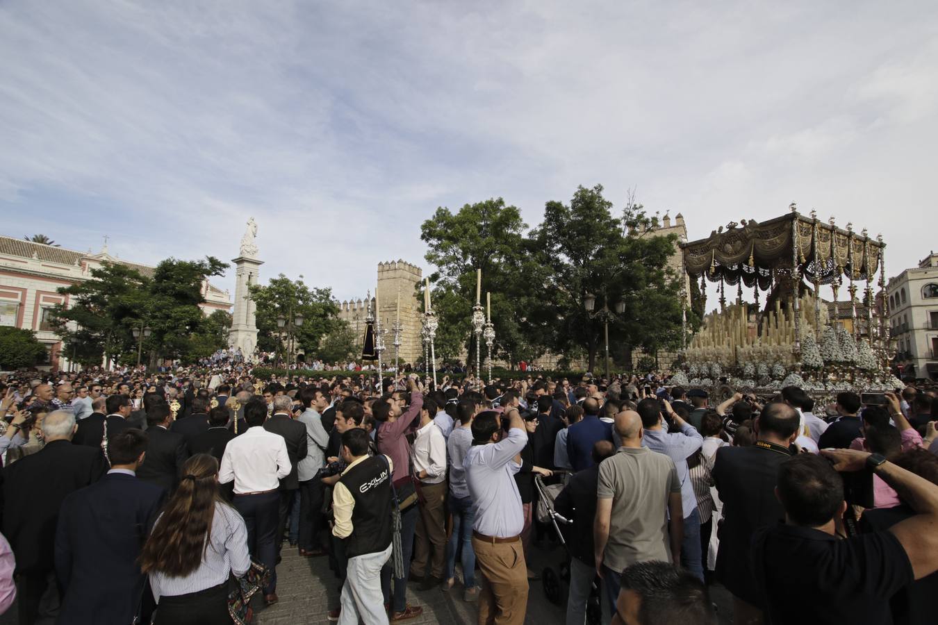 En imágenes, el regreso triunfal a su capilla de la Virgen de los Ángeles