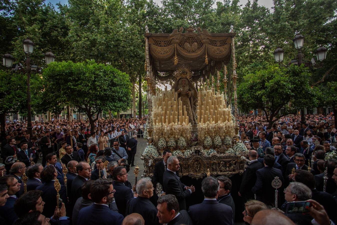 En imágenes, el regreso triunfal a su capilla de la Virgen de los Ángeles