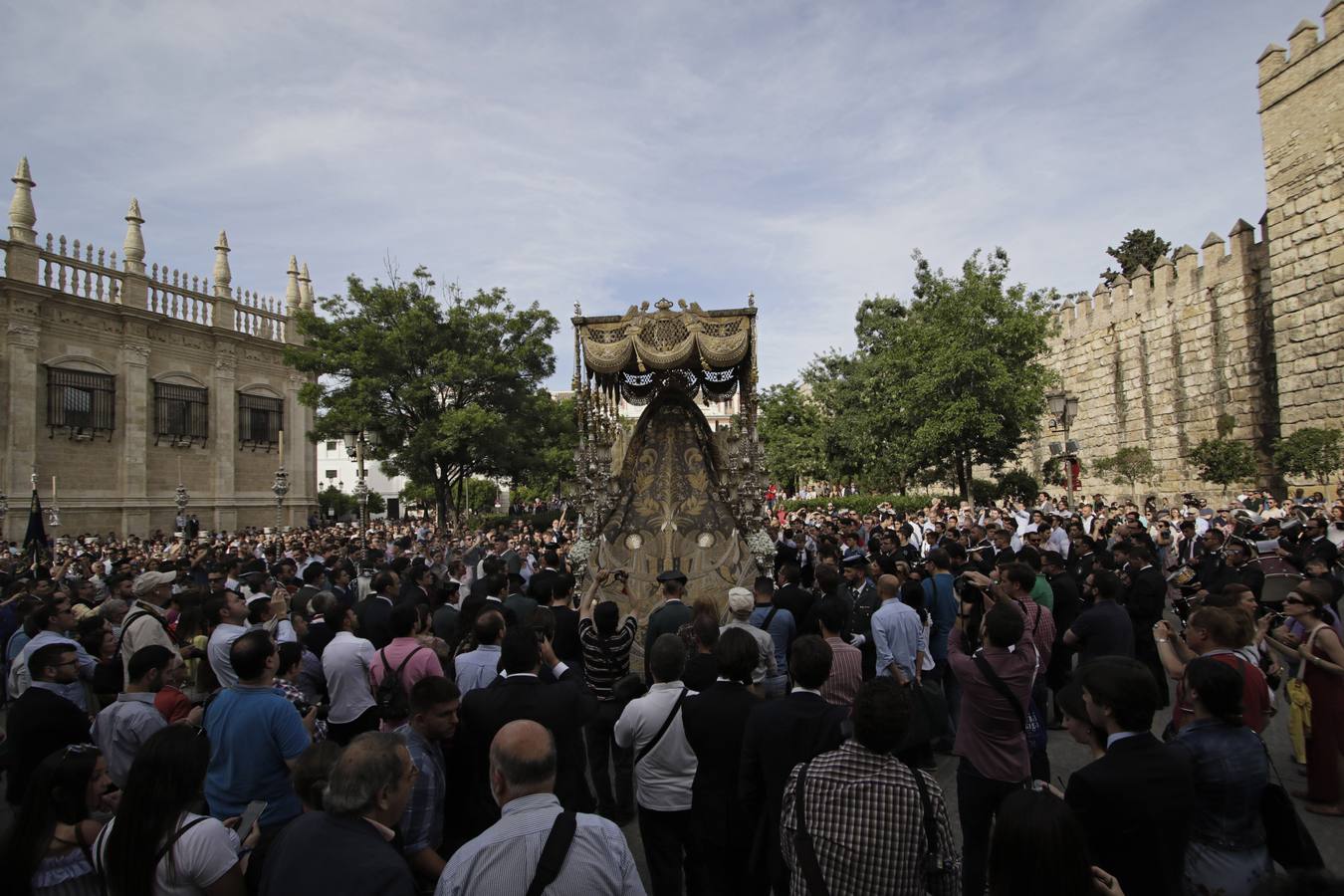 En imágenes, el regreso triunfal a su capilla de la Virgen de los Ángeles