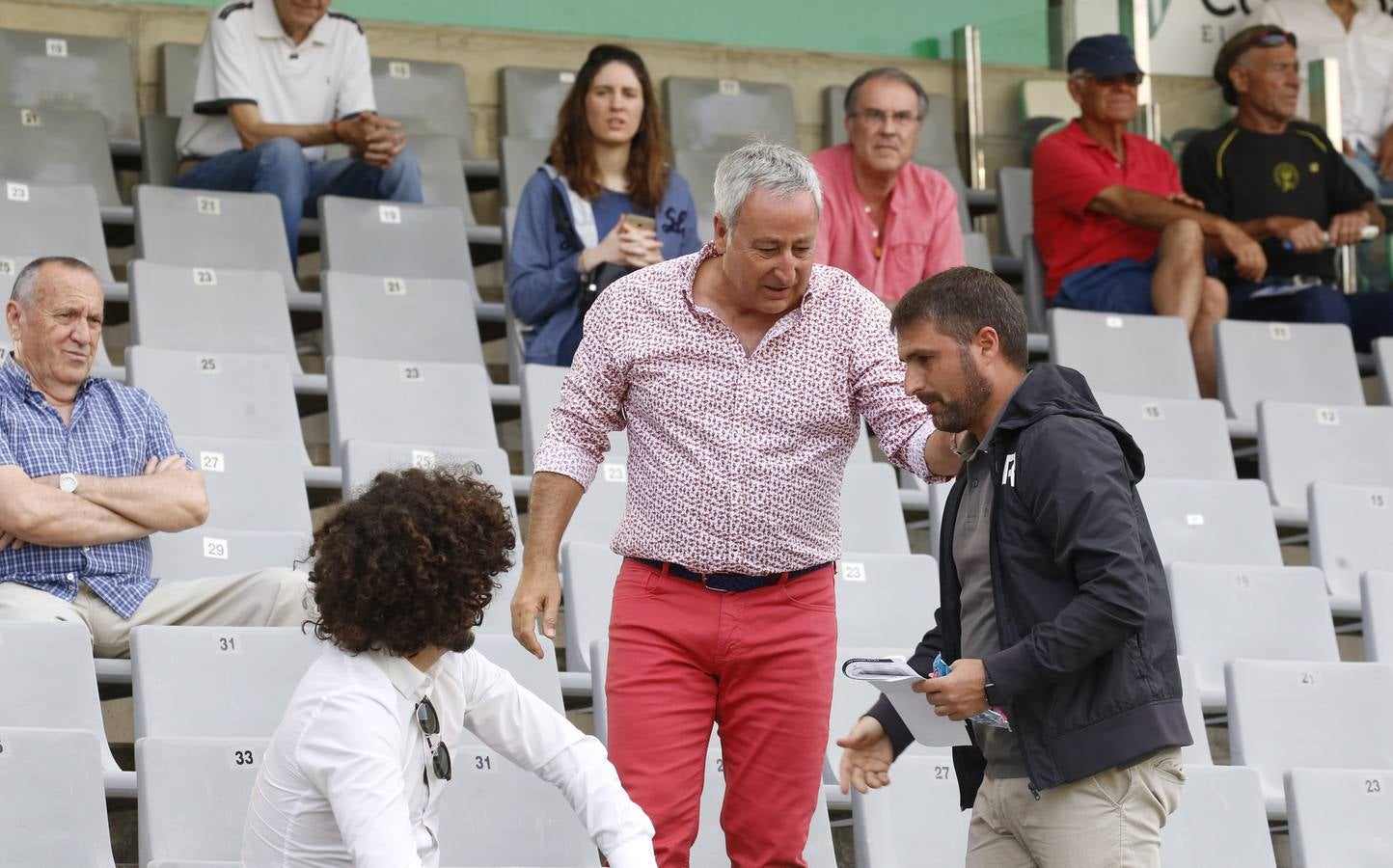 La caliente protesta y la gélida grada del Córdoba CF, en imágenes