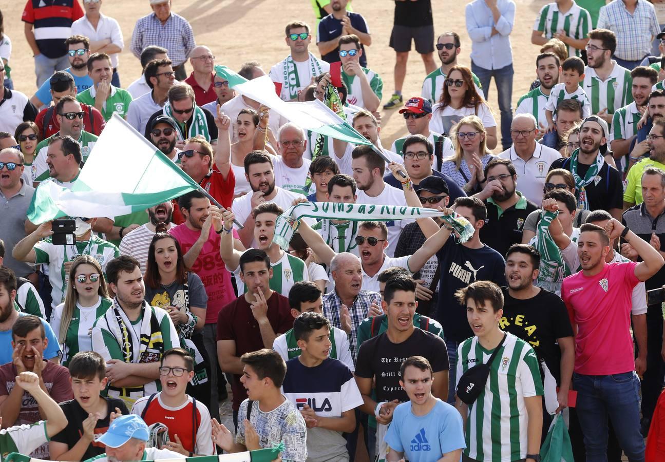 La caliente protesta y la gélida grada del Córdoba CF, en imágenes