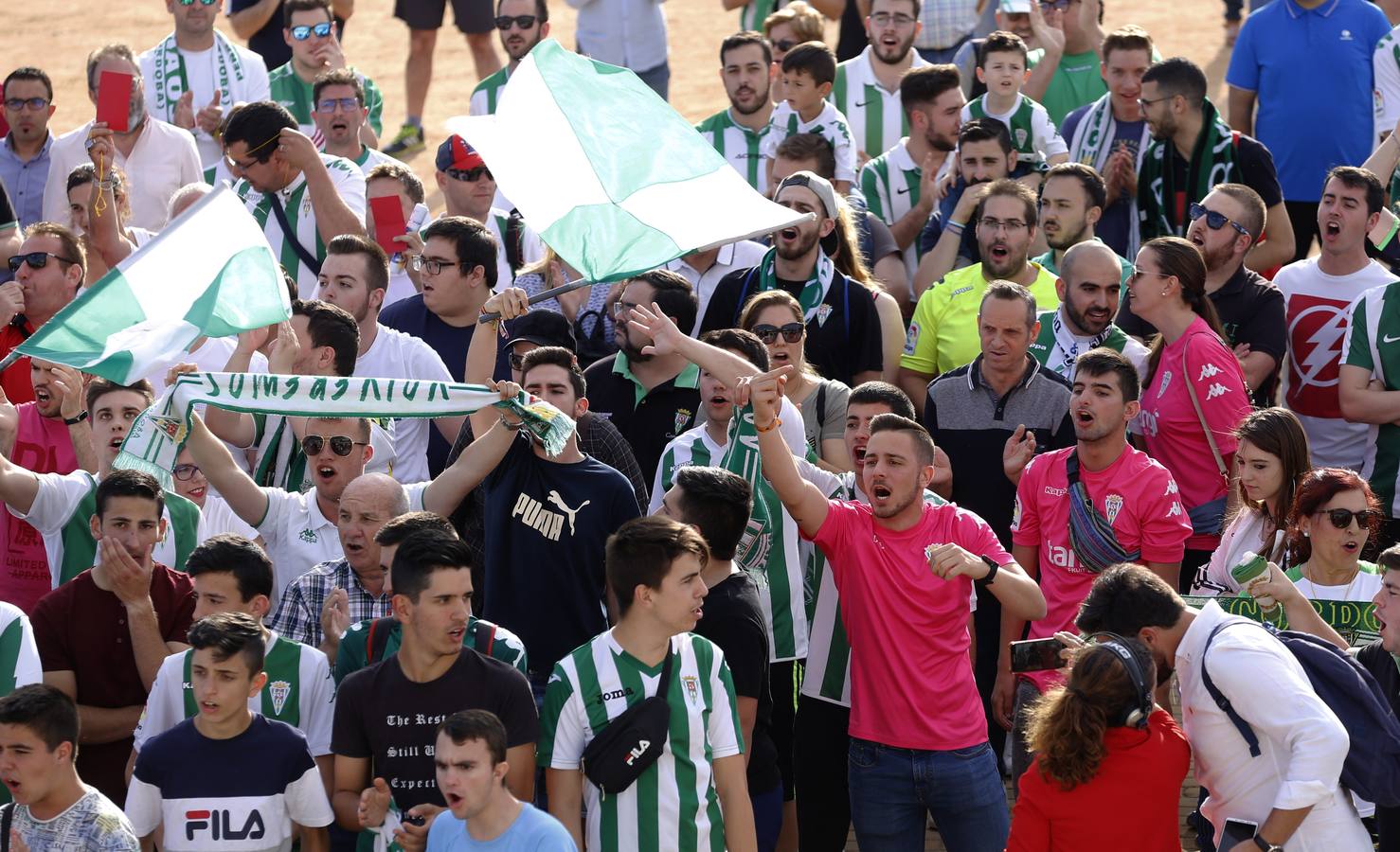 La caliente protesta y la gélida grada del Córdoba CF, en imágenes