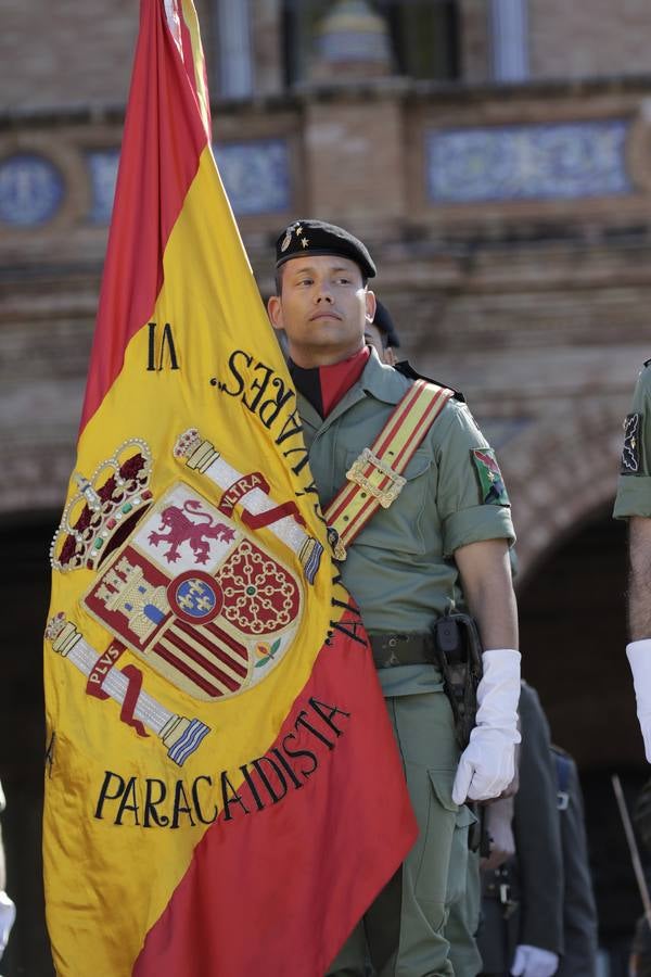 En imágenes, la Jura de Bandera civil en la Plaza de España