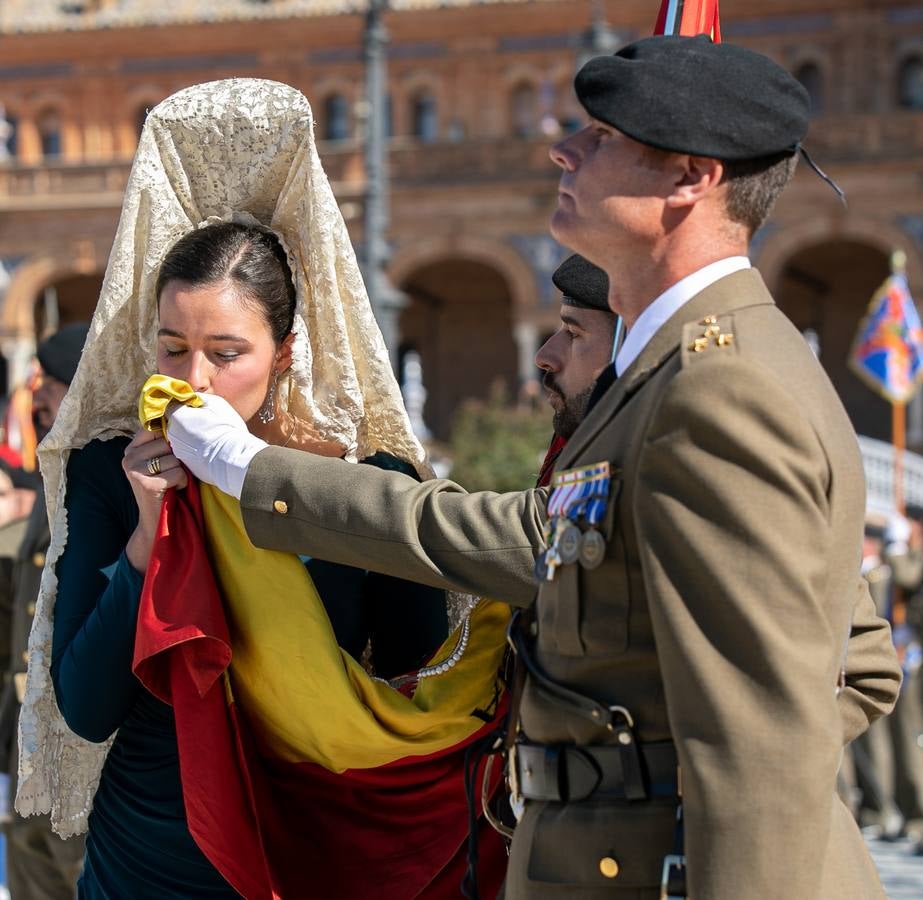 En imágenes, la Jura de Bandera civil en la Plaza de España