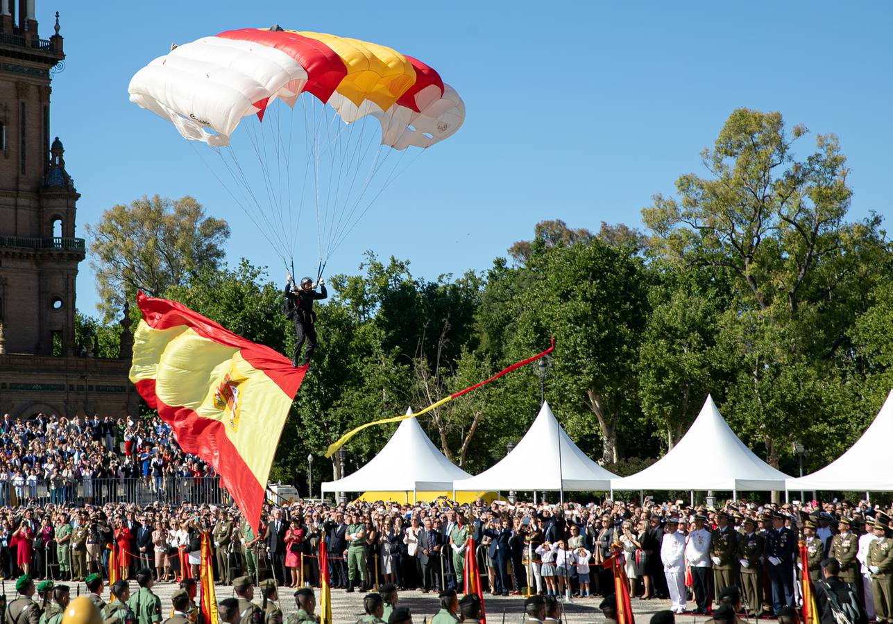 En imágenes, la Jura de Bandera civil en la Plaza de España