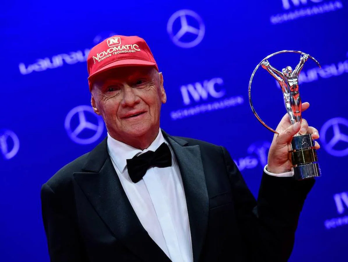 Inseparable a su gorra roja, Niki Lauda recibió en 2016 el galardón «Lifetime» en la gala de los premios Laureus. 