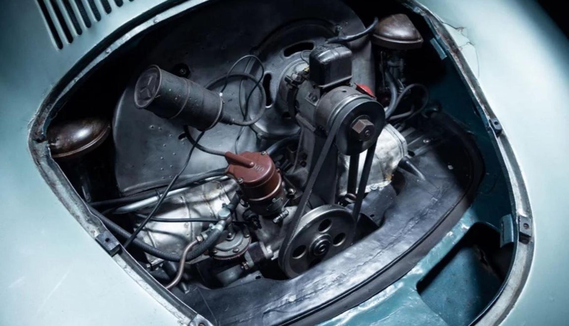 Porsche Type 64 60K10. Sin  embargo, la guerra no frenaba el furor con el que los alemanes se involucraban en las carreras de coches, el evento más popular entre los aristócratas de principios del siglo XX. En 1939 Mayor Hühnlein, muy cercano al Fürer, organizó en 1939 una carrera entre Berlín y Roma