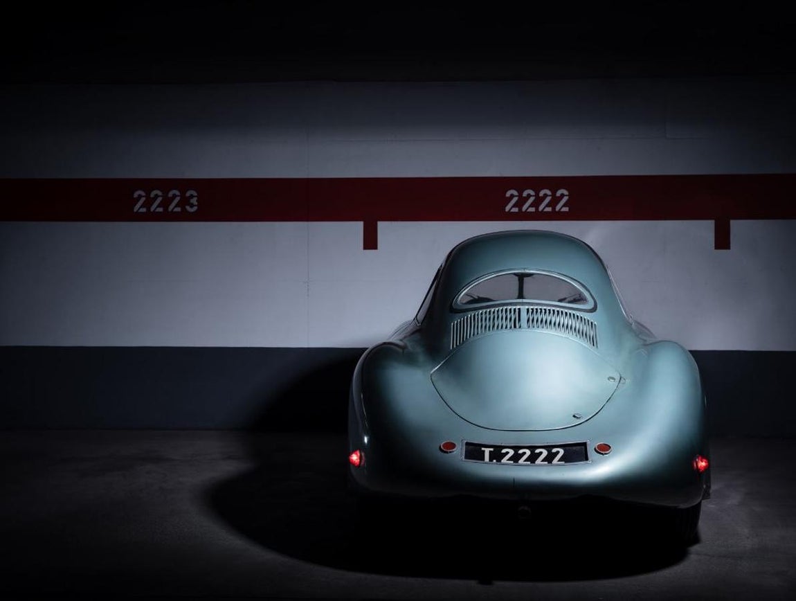 Porsche Type 64 60K10. Las principales marcas de automovil se fijaron en él y lo llevaron a la dirección técnica de sus compañías. Obcecarse con ese diseño lo impulsó a crear su propia fábrica de automóviles y, aunque la Segunda Guerra Mundial truncó su proyecto, Ferdinand Porsche resucitó y convirtió su apellido en un sinónimo de eficiencia que se mantiene a la cabeza del sector del lujo en la actualidad