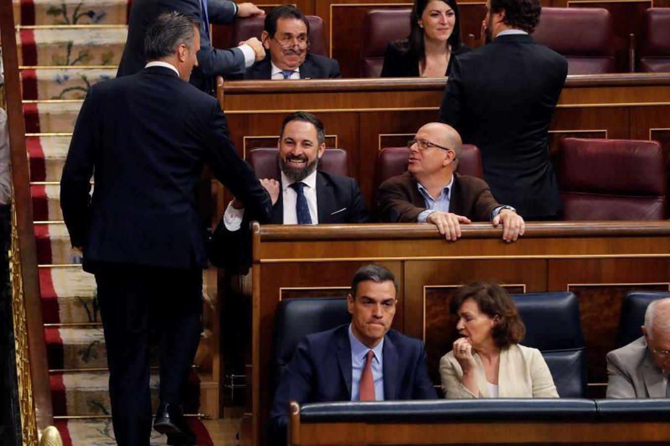 Santiago Abascal y su grupo sentados en los asientos que están detrás del Gobierno. 