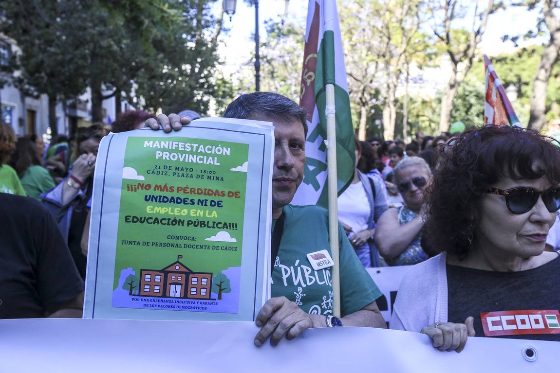 FOTOS: Manifestación en Cádiz contra el «desmantelamiento» de la escuela pública