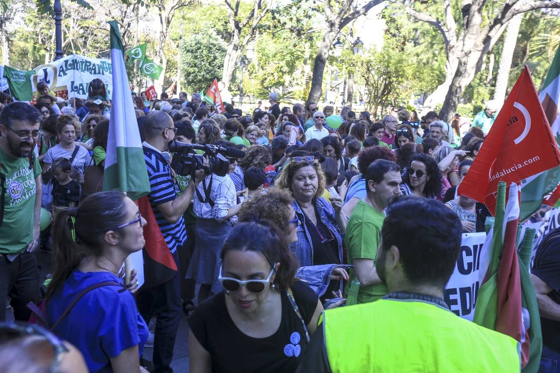FOTOS: Manifestación en Cádiz contra el «desmantelamiento» de la escuela pública