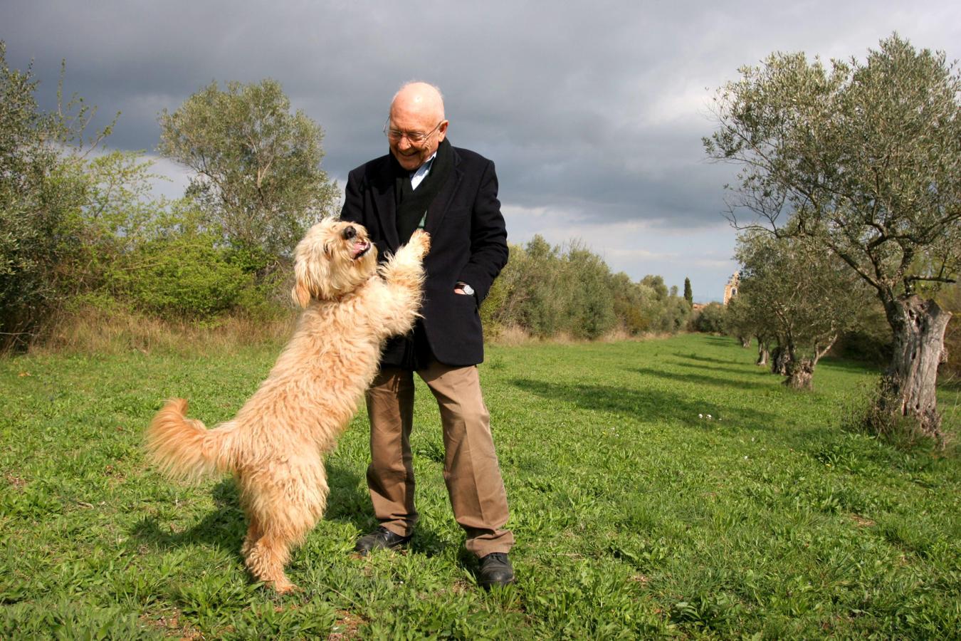 A lo largo de su vida, Eduard Punset concedió numerosas entrevistas a los medios del grupo Vocento. También mostraba su amor por los animales.. 